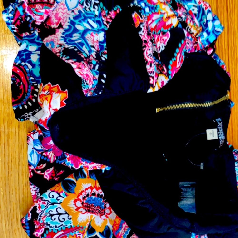 Express Paisley ruffled Crop Top